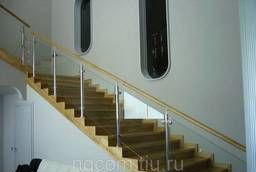 Ограждения лестниц из нержавейки на стойках со стеклом с. ..