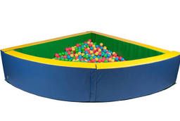 Угловой бассейн с шарами без аппликаций 1, 4м