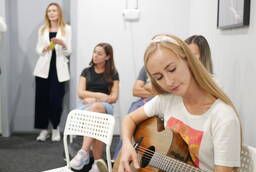 Free Guitar lesson in the center of Samara