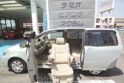 Авто для пассажира колясочника минивэн Toyota RAUM