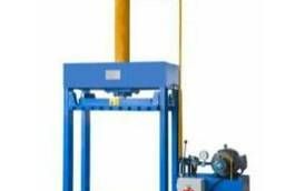 Hydraulic press for packing big bags