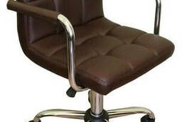 Офисное кресло для персонала коричневое