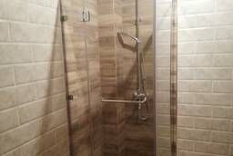 Showers and partitions made of tempered glass