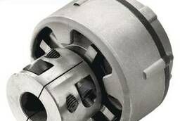 Couplings for propeller shafts on a boat, a boat,