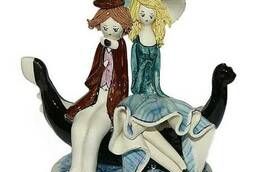 Скульптура Маленькая пара сидящая на гондоле