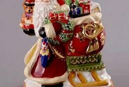 Дед мороз с мешком подарков Фарфор, позолота Высота 13 см. ..