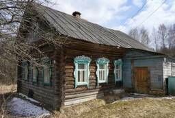 Log house in a residential village with a good entrance,