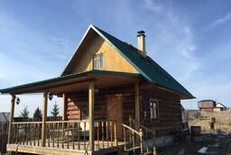 Wooden house with a bathhouse in the village of Znamenka near Lake Karaguz.