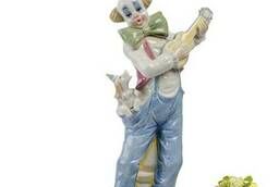 Клоун-музыкант с собачкой фарфоровая статуэтка. Высота 31 см