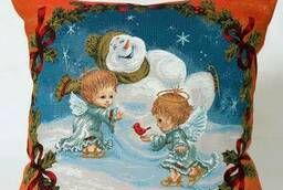 Наволочка гобеленовая новогодняя. Ангелы и снеговик. .. .