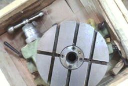 Rotary table for a milling machine.