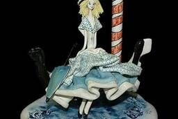 Скульптура Леди в голубом сидящая на гондоле