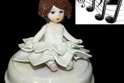 Статуэтка- музыкальная Маленькая девочка