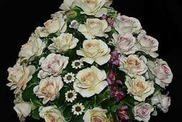 Декоративная корзина Розы с садовыми цветами