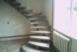 Монолитные лестницы с одним косоуром