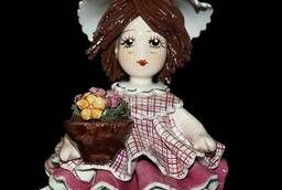 Статуэтка Кукла держащая кашпо с цветами