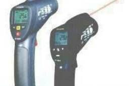 Non-contact infrared thermometer (pyrometer). ..