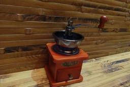Кофемолка механическая с деревянным основанием