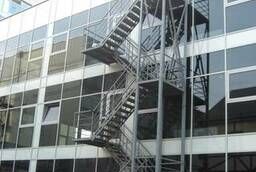 Металлическая лестница из просечки