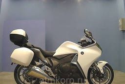 Мотоцикл спорт турист Honda VTR 1200 F кофр боковые кофры. ..