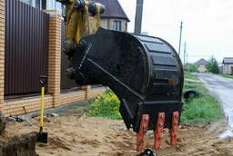 Universal buckets for small mini-excavators