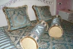 Декоративные подушки, валики, чехлы для них съемные.