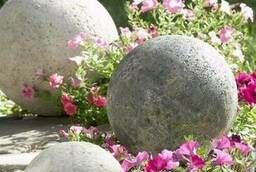 Каменные шары и половинки шаров