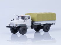 Миасский грузовик 43206 4х4 бортовой с тентом 1:43
