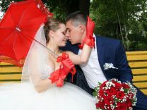 Свадебный зонт и перчатки для невесты