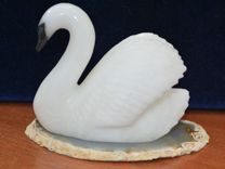 Статуэтка- лебедь на пруду (камень- ангидрид. аг