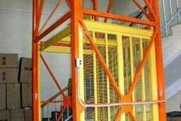 Cargo lift for a warehouse