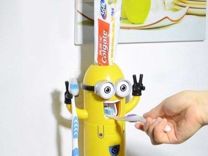 Дозатор для зубной пасты с держателем для щеток
