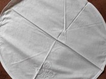 Круглые белоснежные столовые салфетки с вышивкой