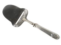 Нож-лопатка для сыра с серебряной ручкой. Дания