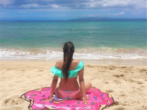 Яркий коврик для пляжа и пикника