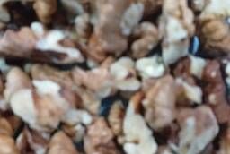 I offer a selected mix of walnut kernels at a great price