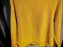 Вязаный свитер женский