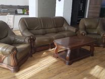 Кожаные классические диван кресла, стол комод