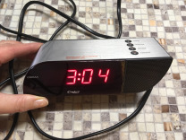 Часы электронные с будильником