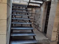 Каркас лестницы из металла в дом/коттедж/на дачу