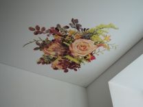 Натяжной потолок с фотопечатью Цветочки