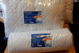 Quilted mattress topper with elastic bands at the corners