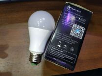 Умная лампочка smart bulb