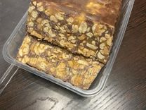 Шоколад арахис карамель в брикетах по 1 кг оптом